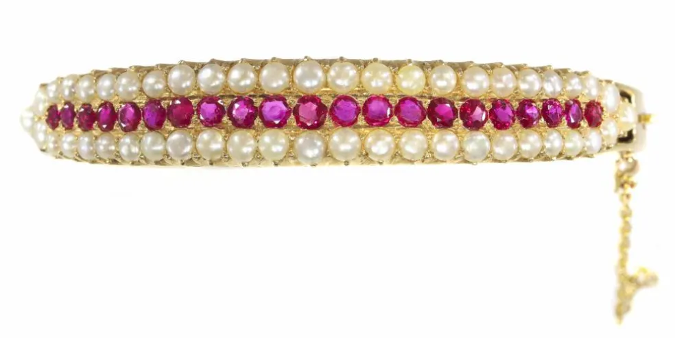 Bracelet avec rubis naturels et perles