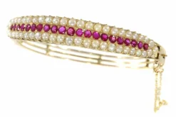Bracelet avec rubis naturels et perles