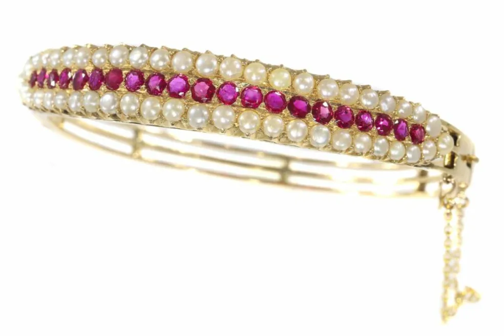 Bracelet avec rubis naturels et perles