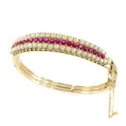 Bracelet avec rubis naturels et perles