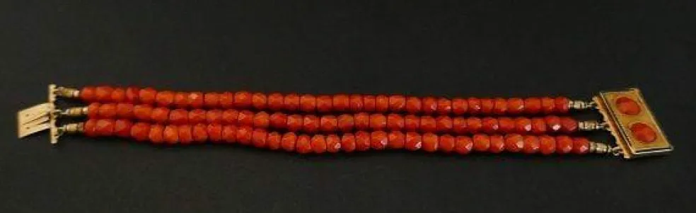 Bracelet En Corail Ancien Facetté, Fermoir avec Cabochon, Or