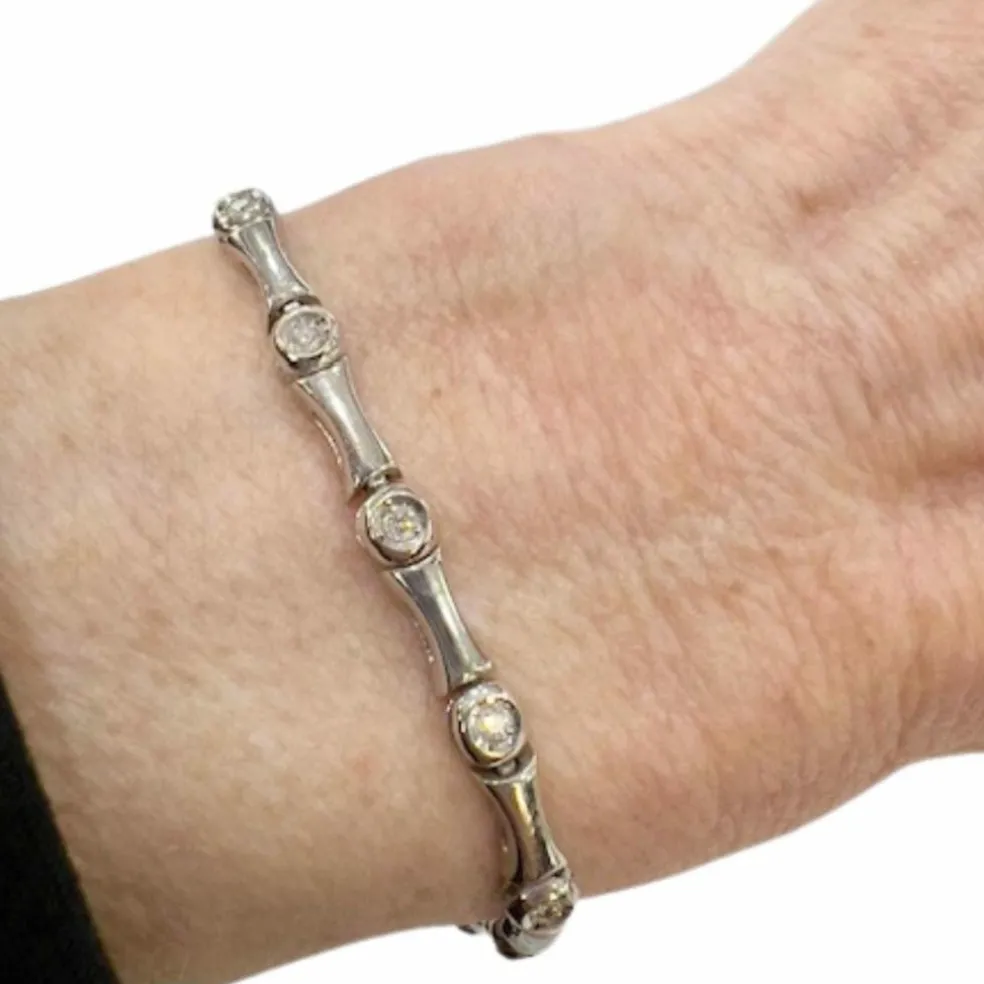 Bracelet en or au design contemporain avec diamants