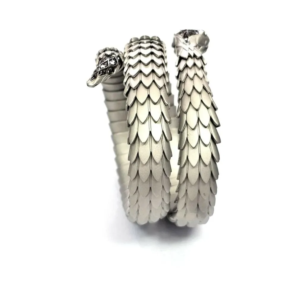 Bracelet en or blanc et argent avec diamants blancs et noirs
