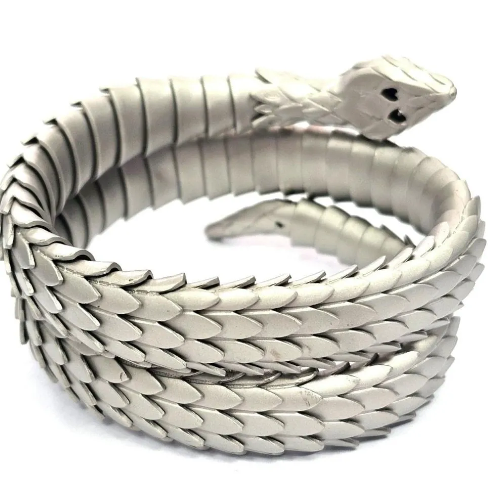 Bracelet en or blanc et argent avec diamants blancs et noirs