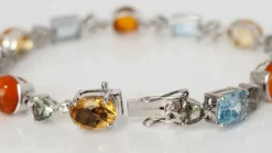Bracelet en or blanc et pierres fines