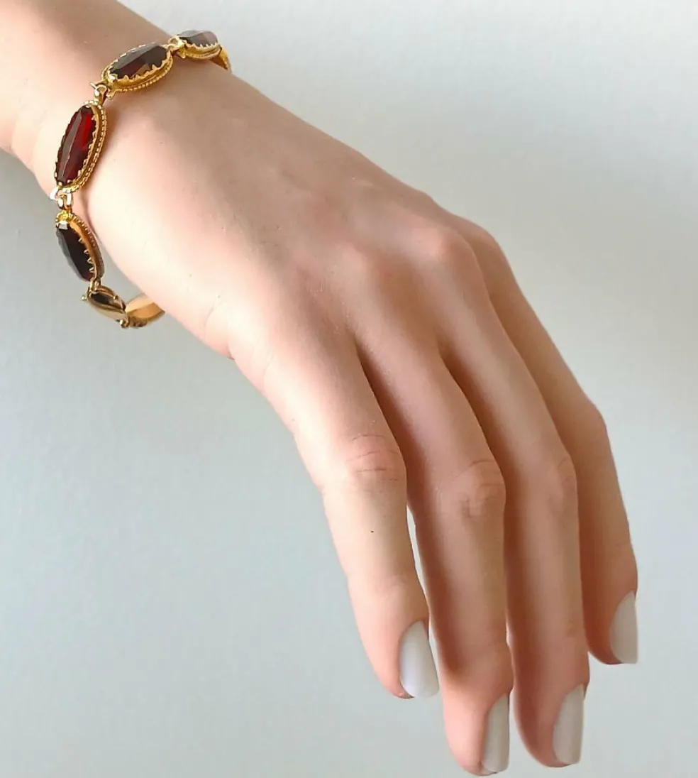 Bracelet en or jaune et grenats de Perpignan