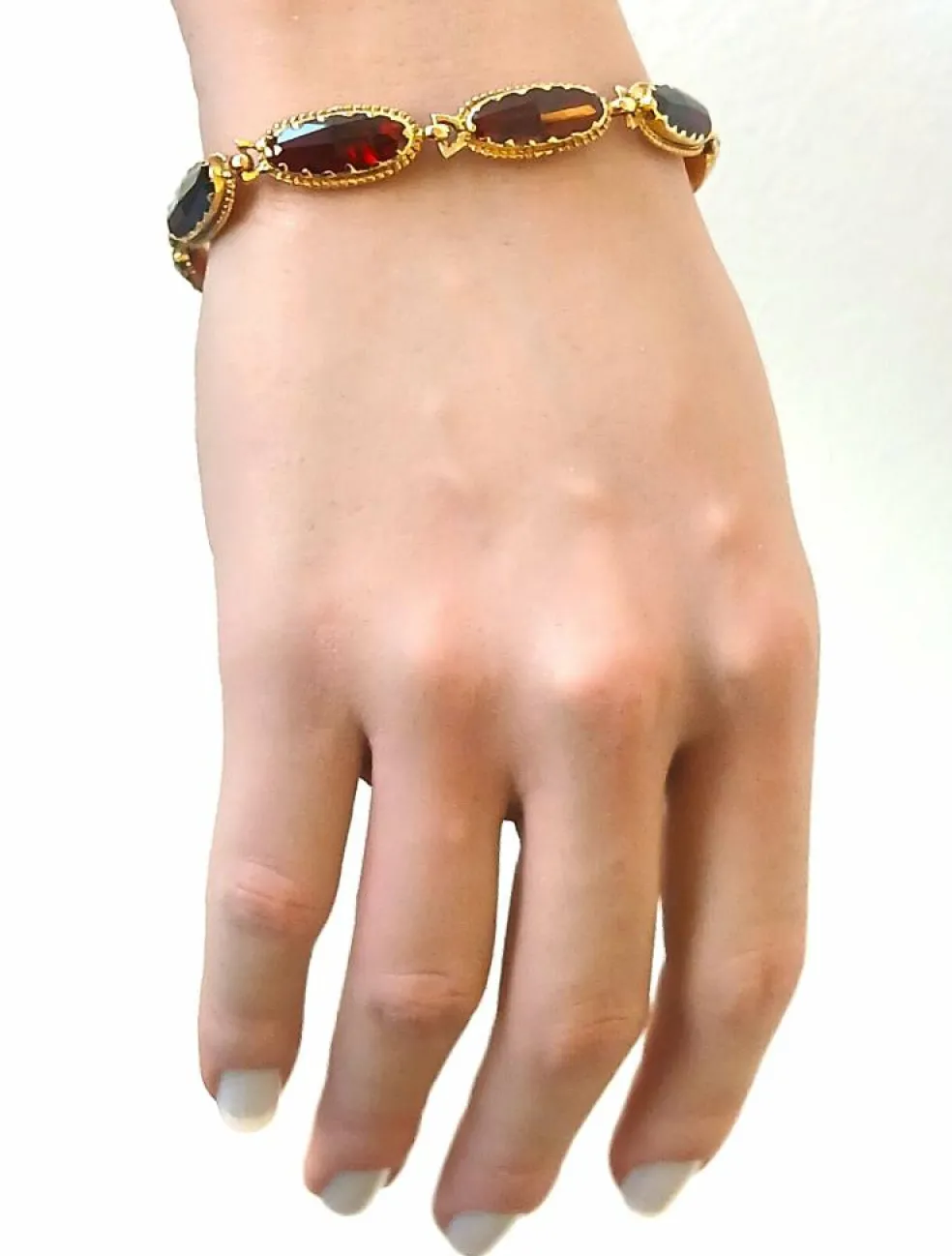 Bracelet en or jaune et grenats de Perpignan