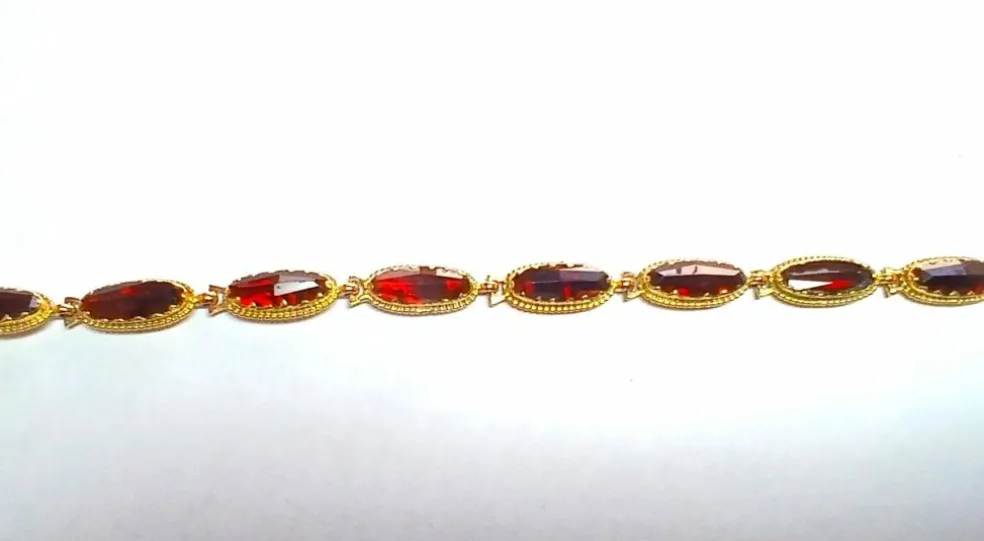 Bracelet en or jaune et grenats de Perpignan