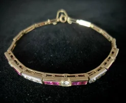 bracelet en or jaune 18K orné de rubis et brillants