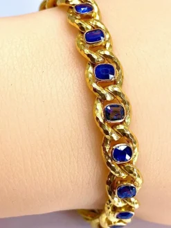 Bracelet en or jaune orné de 20 saphirs de Ceylan