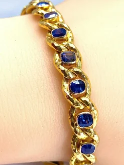 Bracelet en or jaune orné de 20 saphirs de Ceylan