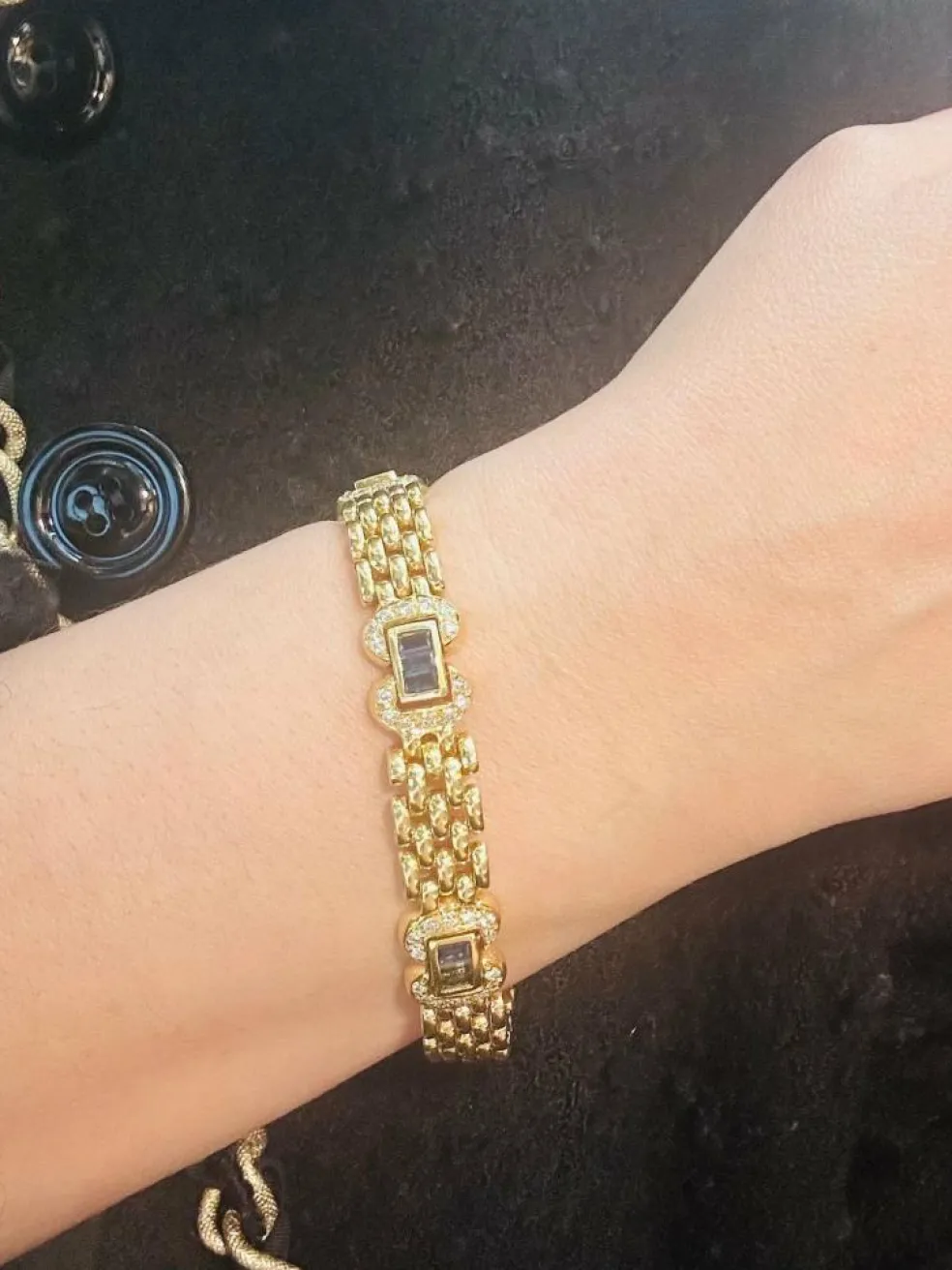 Bracelet en or jaune, saphirs et diamants
