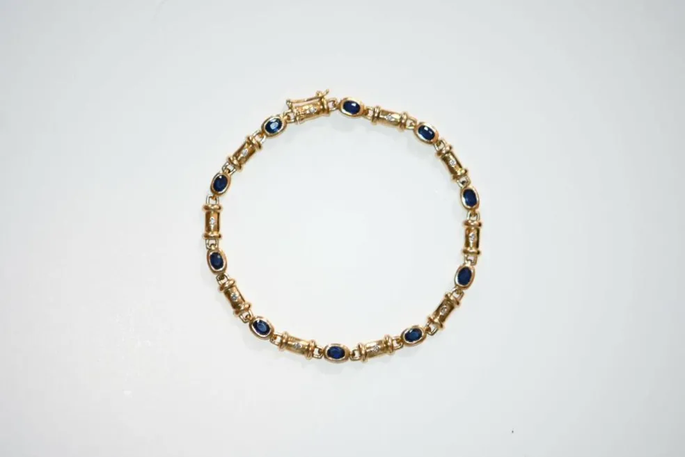 Bracelet En Or Orné De Diamants Et Saphirs
