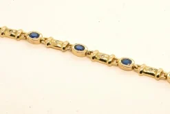 Bracelet En Or Orné De Diamants Et Saphirs