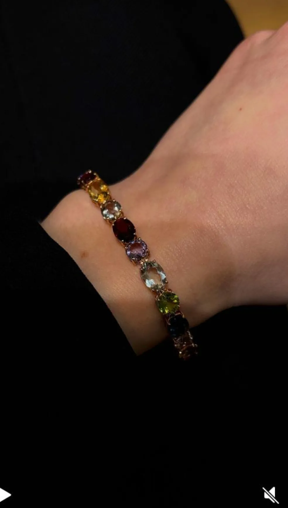 Bracelet en or rose avec pierres semi-précieuses multicolores et flexibles