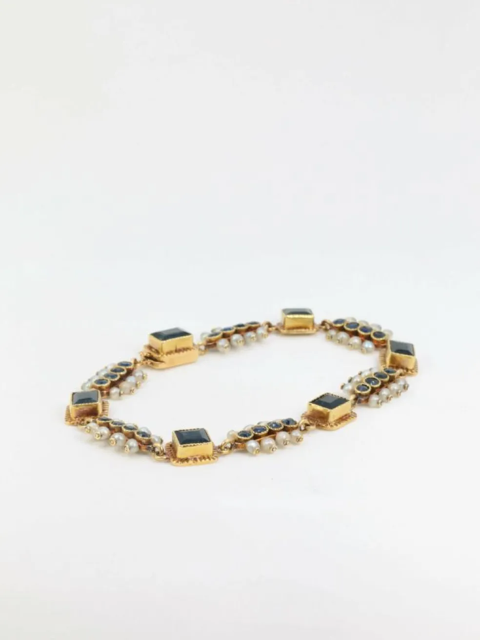 Bracelet en or, saphirs et perles fines