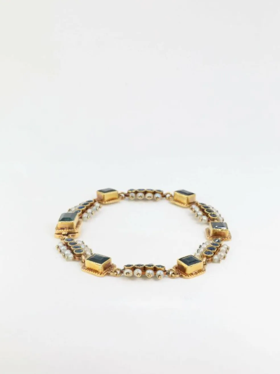 Bracelet en or, saphirs et perles fines