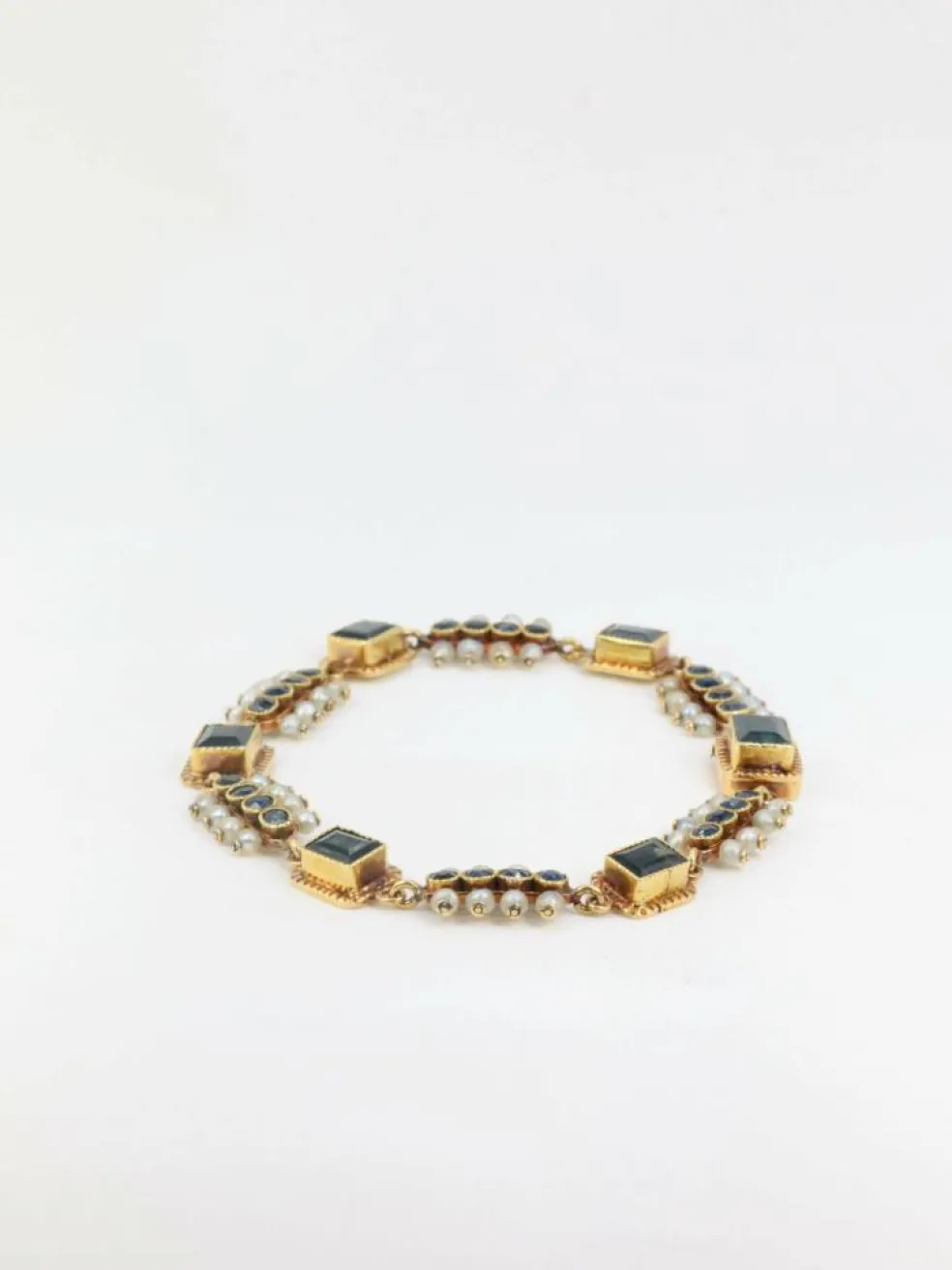Bracelet en or, saphirs et perles fines