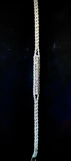 Bracelet en or torsadé et serti de brillants