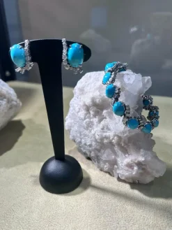 Bracelet et clips d'oreilles en or et turquoise