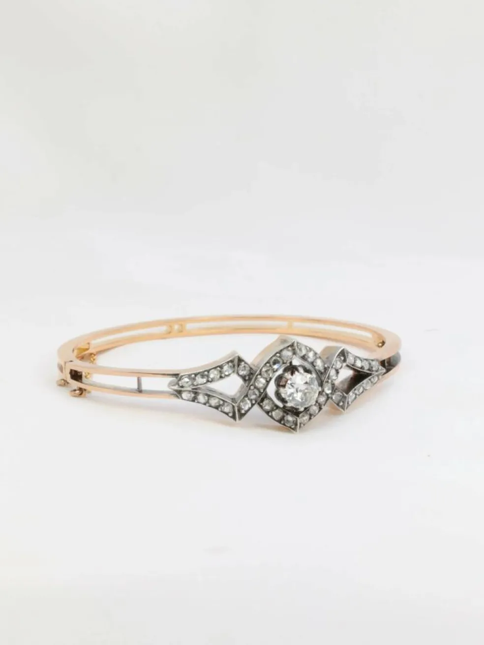 Bracelet jonc ancien, or rose, argent et diamants