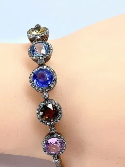 Bracelet jonc en or 18 carats, multipierres : saphir, topazes, citrine. Epoque Napoléon III.