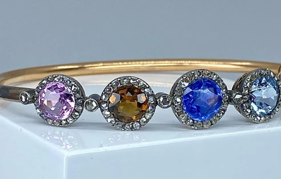 Bracelet jonc en or 18 carats, multipierres : saphir, topazes, citrine. Epoque Napoléon III.