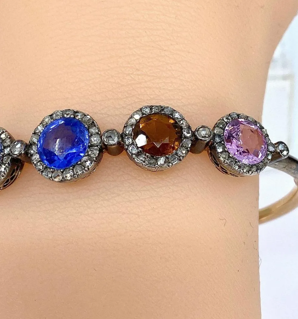 Bracelet jonc en or 18 carats, multipierres : saphir, topazes, citrine. Epoque Napoléon III.