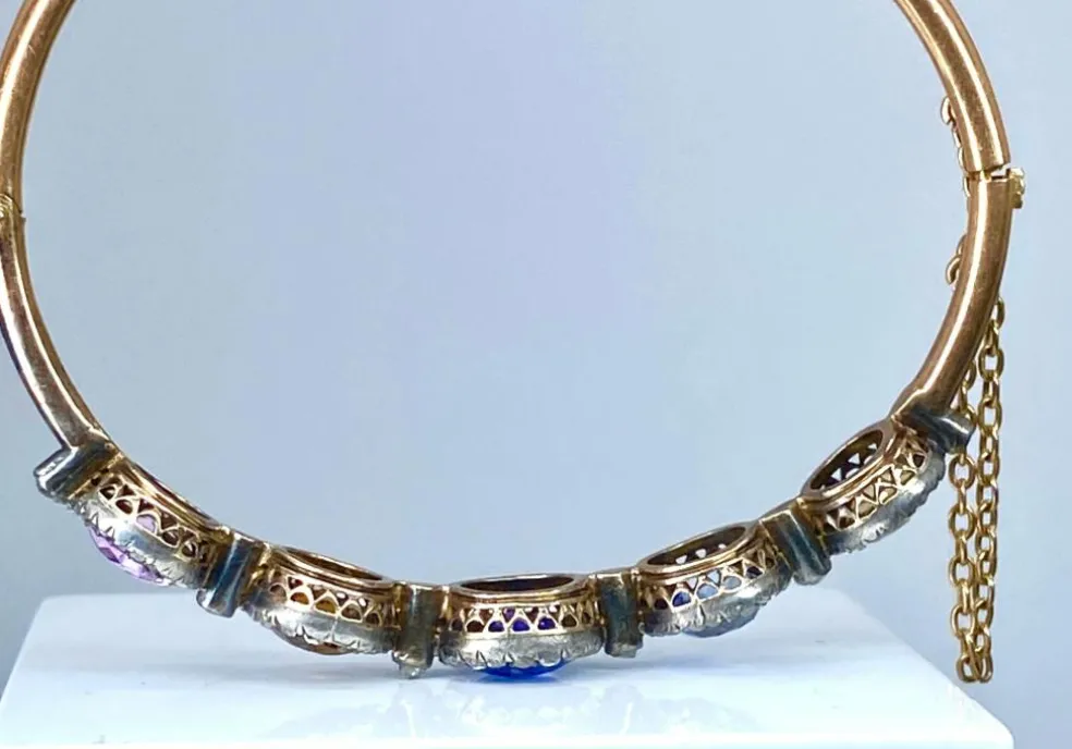 Bracelet jonc en or 18 carats, multipierres : saphir, topazes, citrine. Epoque Napoléon III.