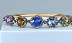 Bracelet jonc en or 18 carats, multipierres : saphir, topazes, citrine. Epoque Napoléon III.