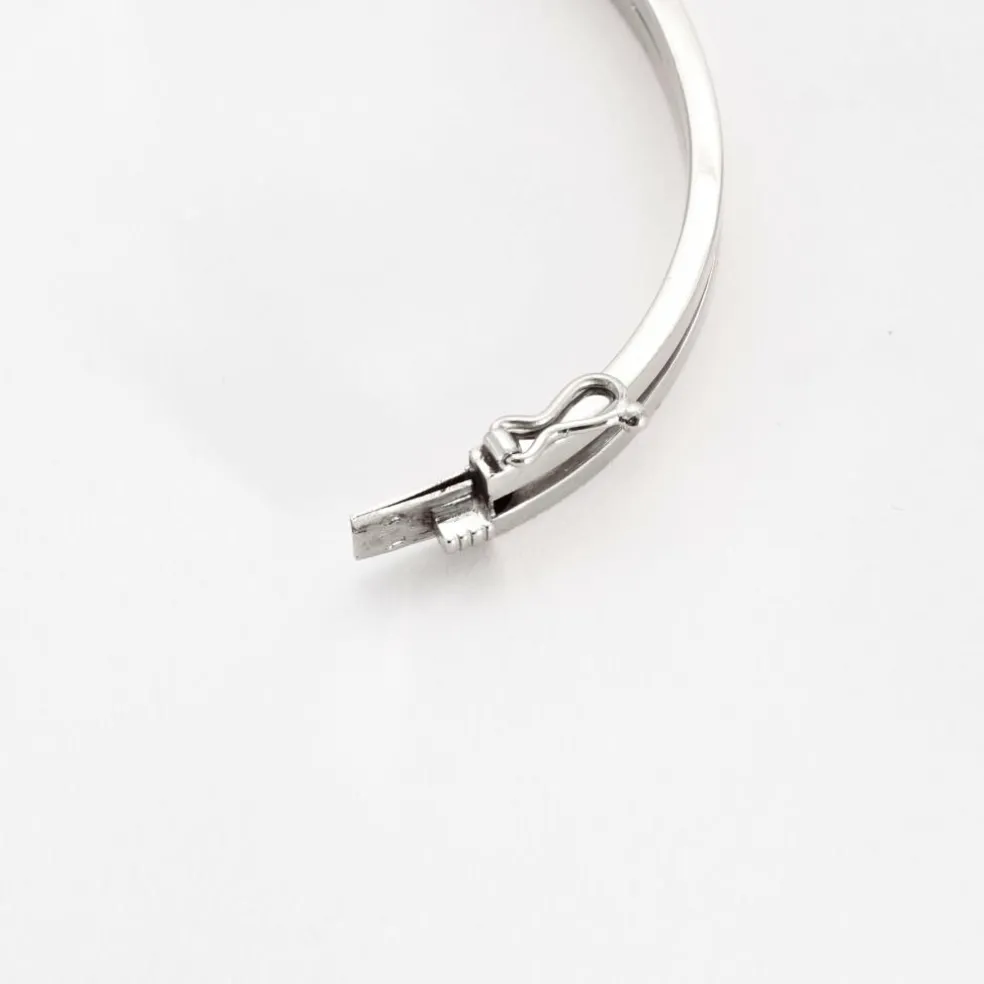 Bracelet jonc en or gris ajouré de perles de culture et diamants
