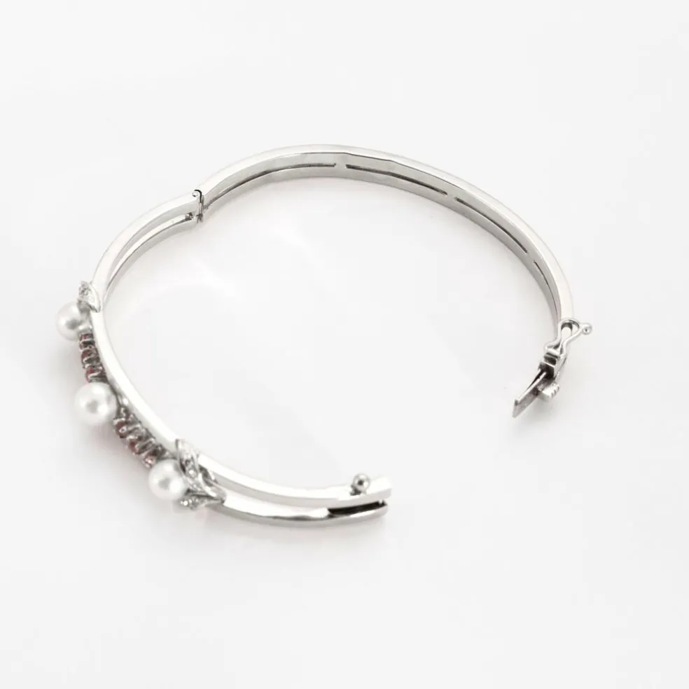Bracelet jonc en or gris ajouré de perles de culture et diamants