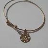 Bracelet jonc et pendentif monogramme CM en or rose