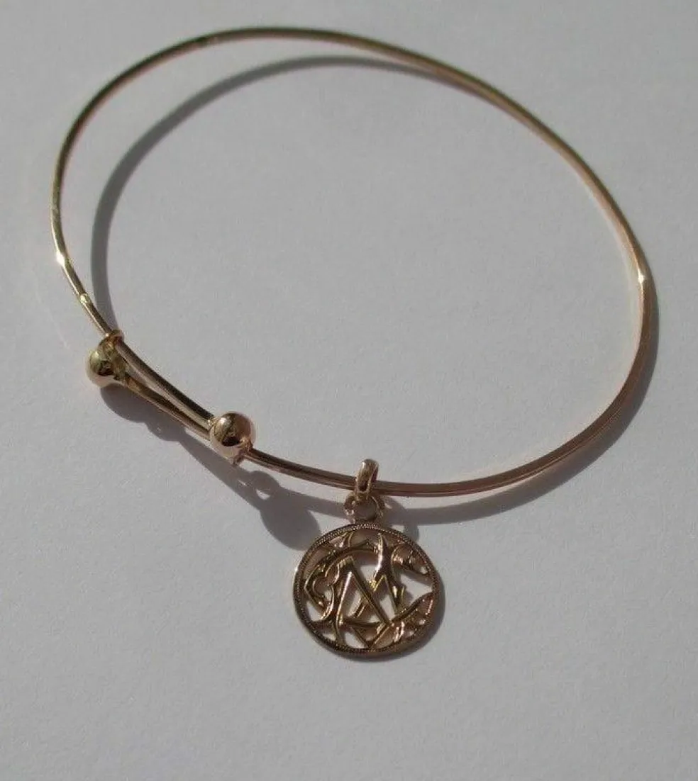 Bracelet jonc et pendentif monogramme CM en or rose