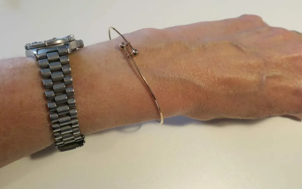 Bracelet jonc et pendentif monogramme CM en or rose