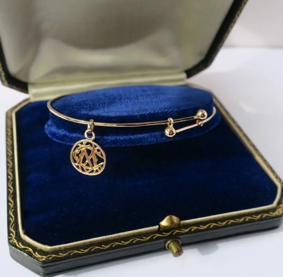 Bracelet jonc et pendentif monogramme CM en or rose