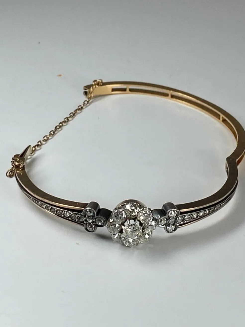 Bracelet jonc or jaune, diamants