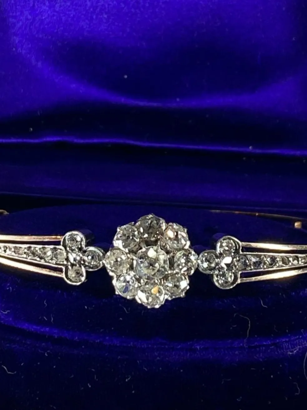 Bracelet jonc or jaune, diamants