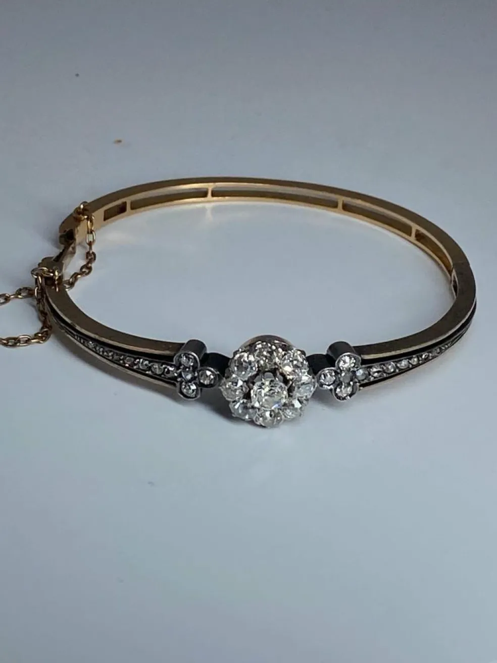Bracelet jonc or jaune, diamants
