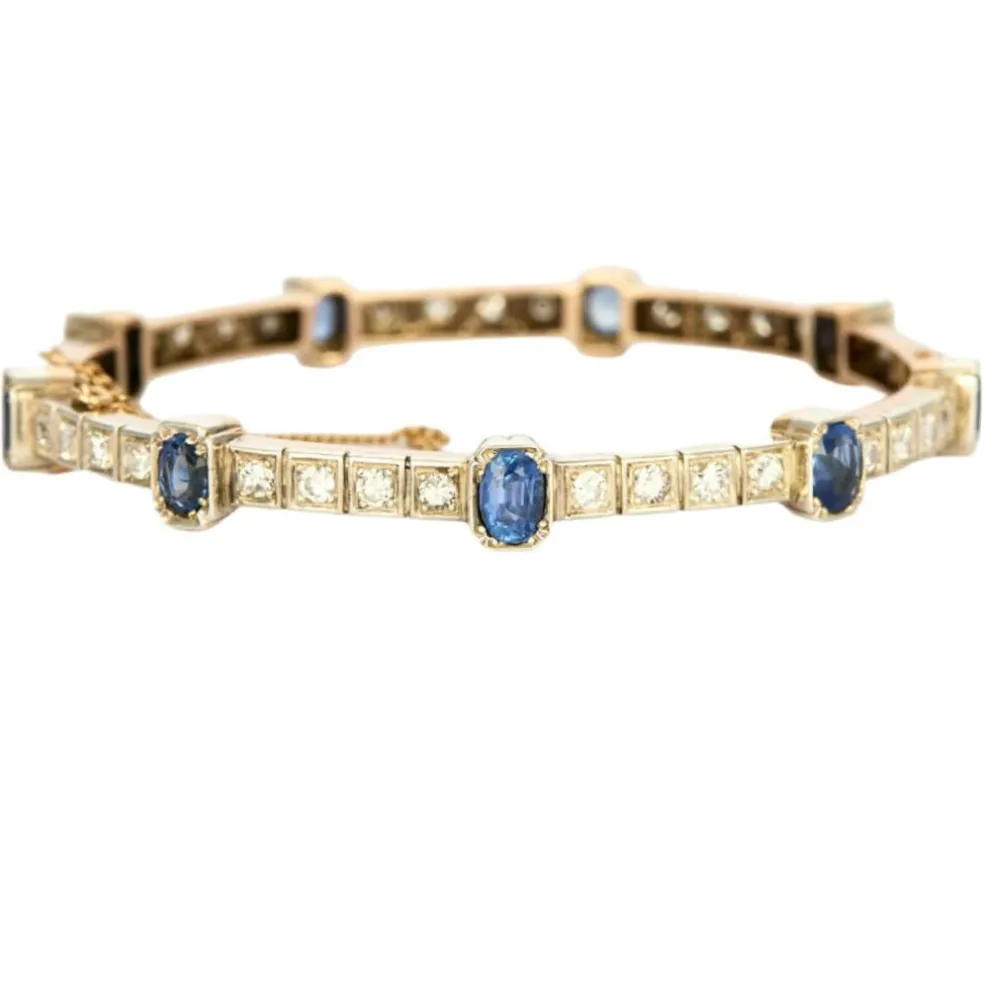Bracelet jonc ouvrant en or jaune et argent, diamants et saphirs