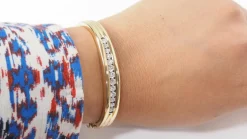 Bracelet jonc ouvrant en or jaune et diamants