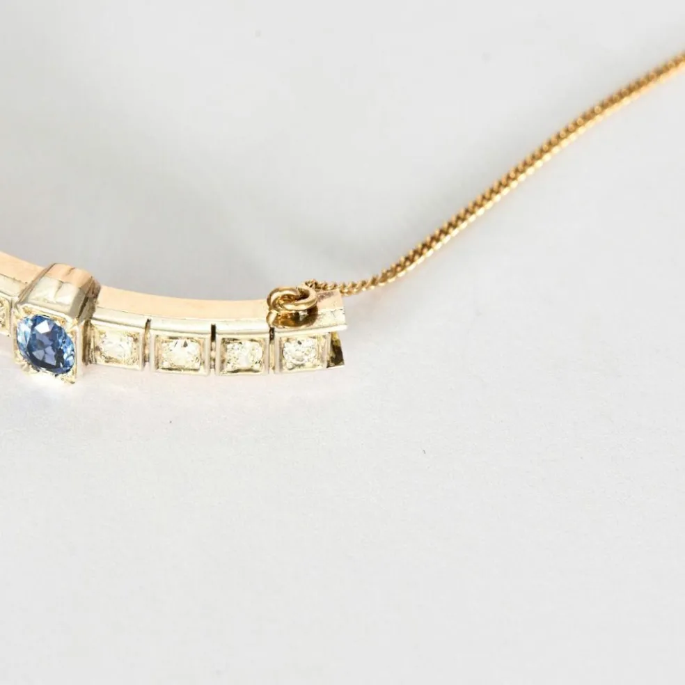 Bracelet jonc ouvrant en or jaune et argent, diamants et saphirs