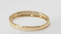 Bracelet jonc ouvrant en or jaune et diamants