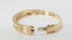 Bracelet jonc ouvrant en or jaune et diamants