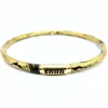 Bracelet jonc SOHO en or 18 carats émaillé à rayures calligraphiques dorées
