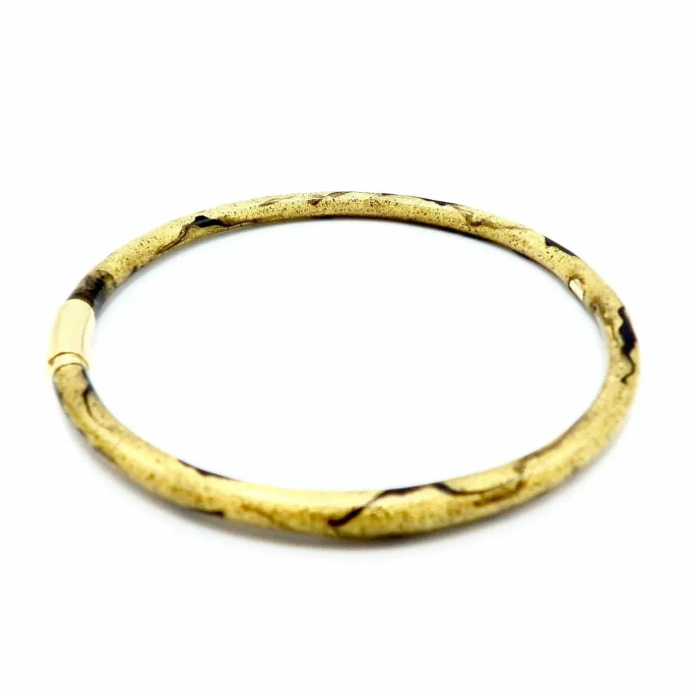 Bracelet jonc SOHO en or 18 carats émaillé à rayures calligraphiques dorées