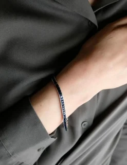 Bracelet Ligne en or blanc et saphirs naturels calibrés