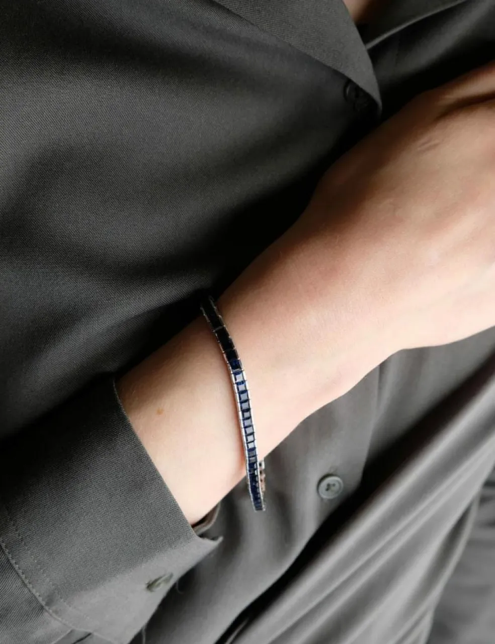 Bracelet Ligne en or blanc et saphirs naturels calibrés