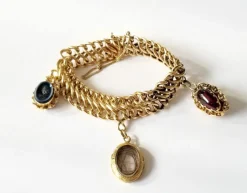 Bracelet maille américaine or jaune et breloques