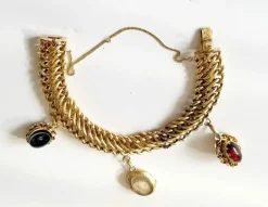 Bracelet maille américaine or jaune et breloques